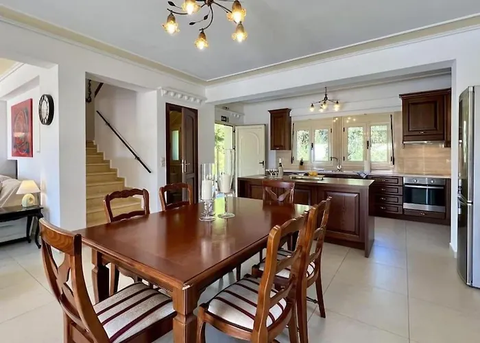 3 Bedroom Villa, Private Pool, Sea Views, Kefalonia Tzamarelata